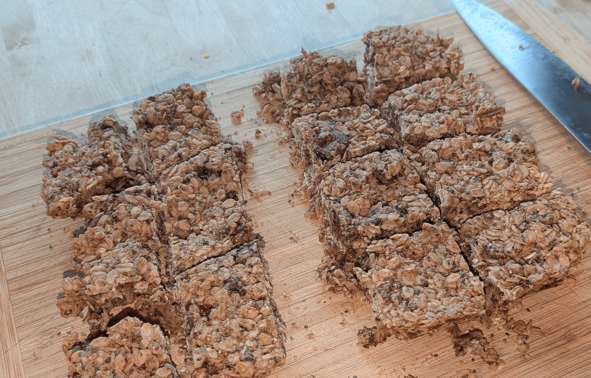 Cinnamon-Spiced Oatmeal Chia Bars